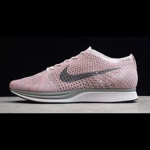 NIKE FLYKNIT RACER STRAWBERRY RUNNING SHOE